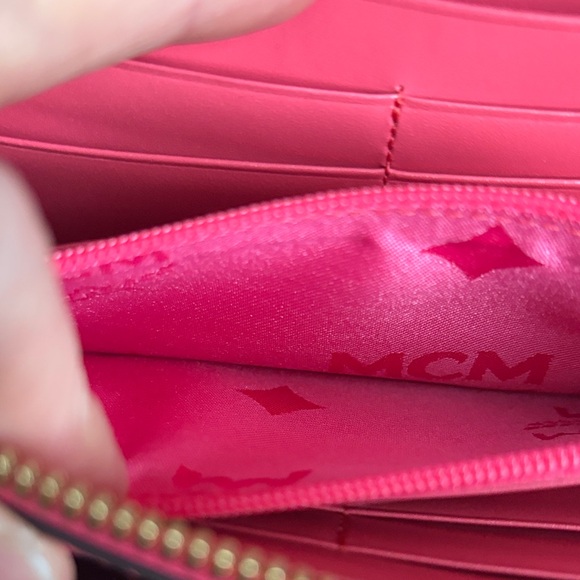 MCM LIKE NEW limited edition pink amazing condition - Picture 10 of 17